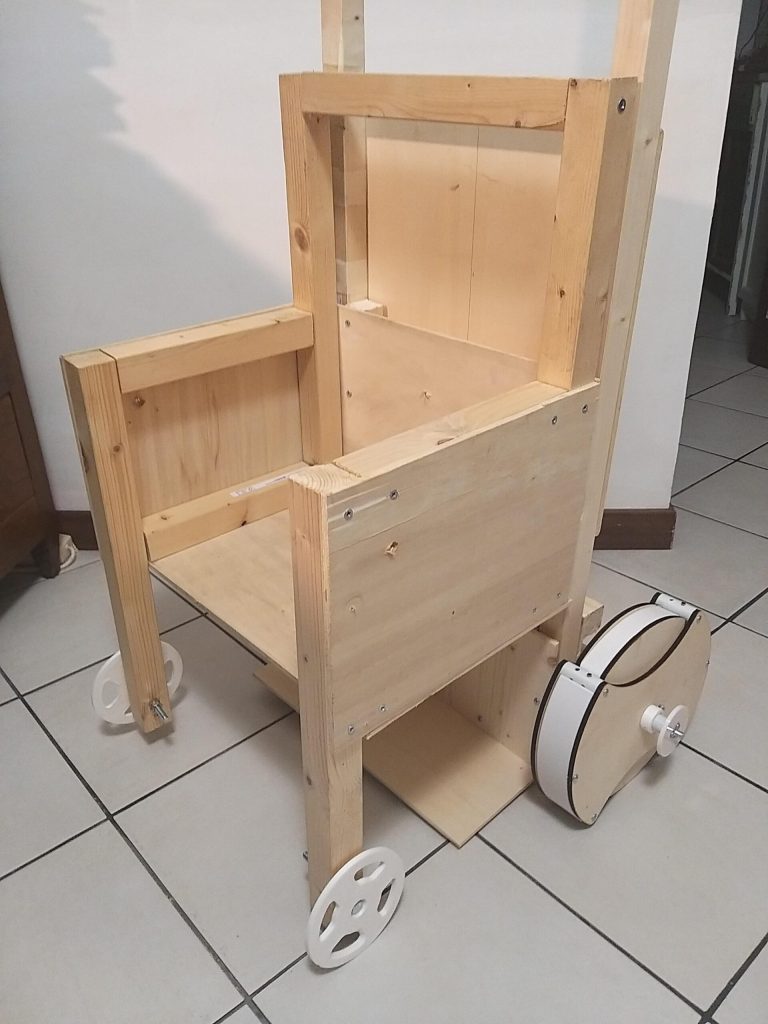 PASSEGGINO SALISCALE ELETTRICO BREVETTATO - Maker Faire