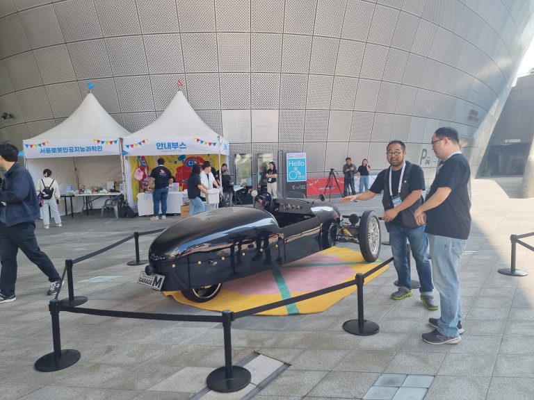 Maker Faire Seoul 2024 - self-made-automobile-exhibit.jpg