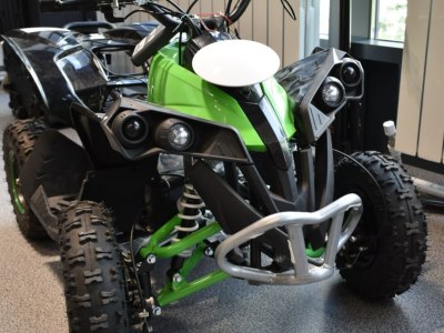 Vehicul autom (AgroBot) și seră inteligentă - Maker Faire Chisinau 2024